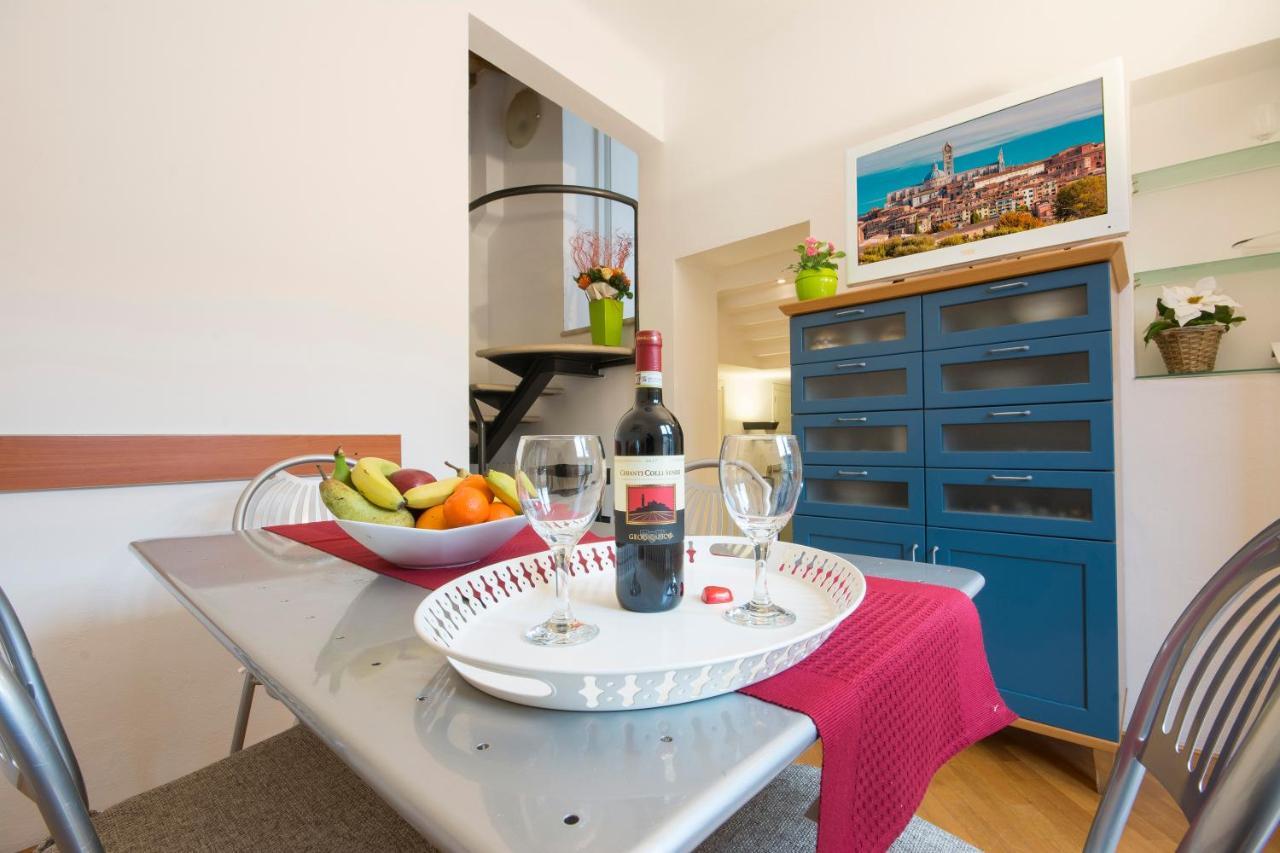 Apartamento Astonish Cathedral View Siena Exterior foto